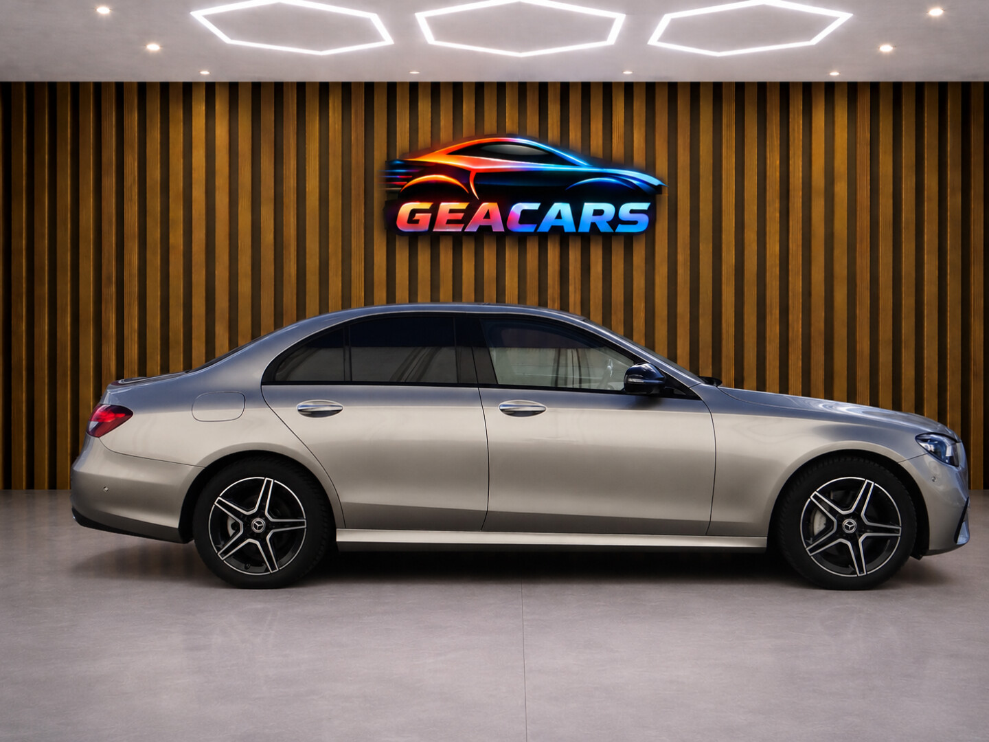 Mercedes-Benz E220 4Matic AMG - foto 17