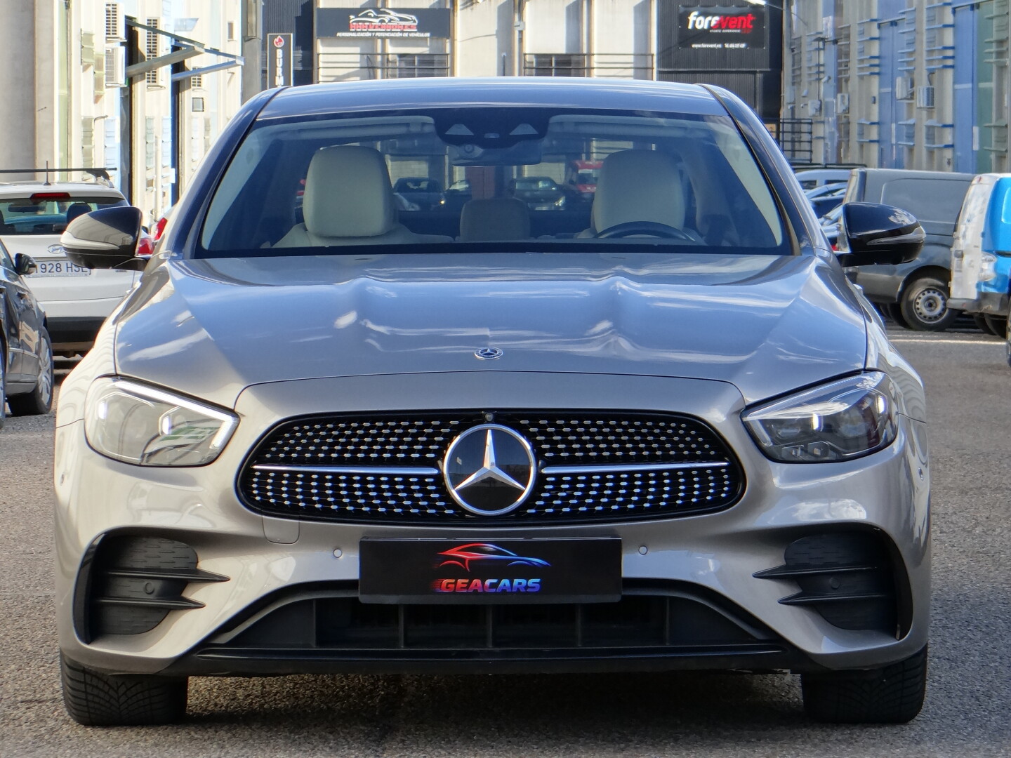 Mercedes-Benz E220 4Matic AMG - foto 18