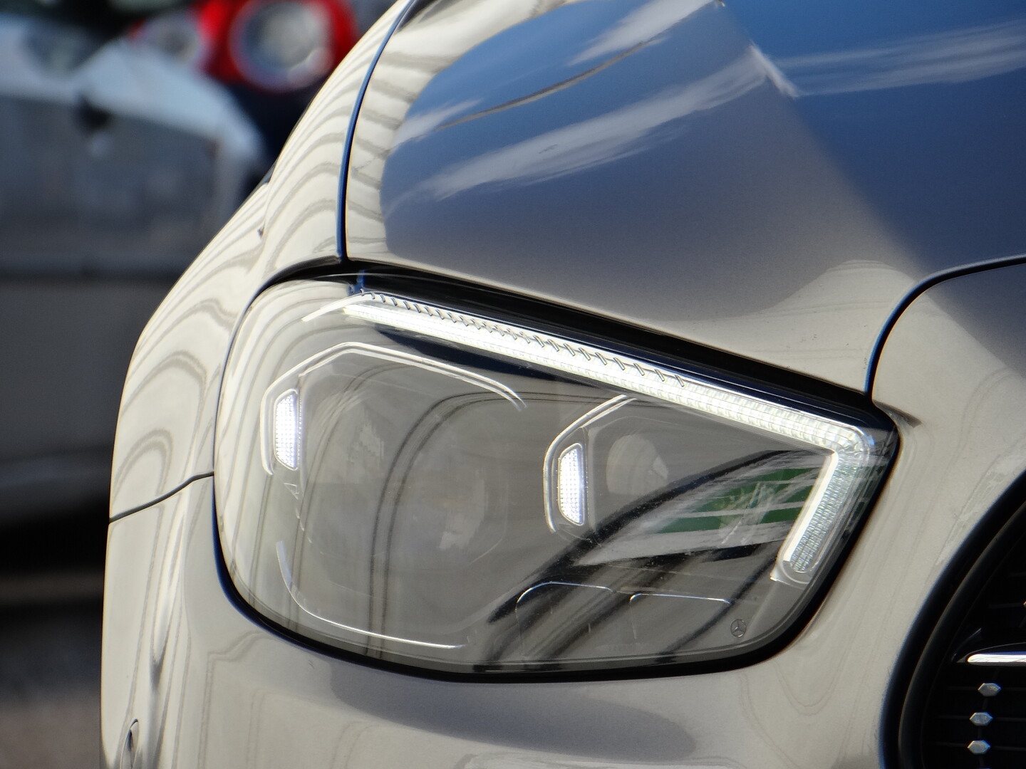 Mercedes-Benz E220 4Matic AMG - foto 5
