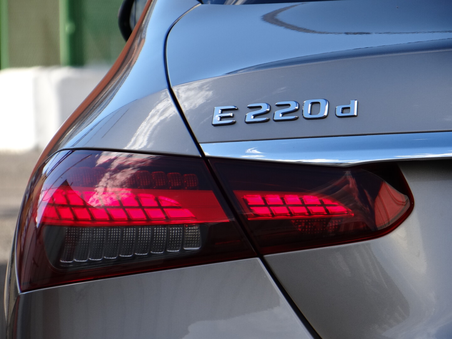 Mercedes-Benz E220 4Matic AMG - foto 12