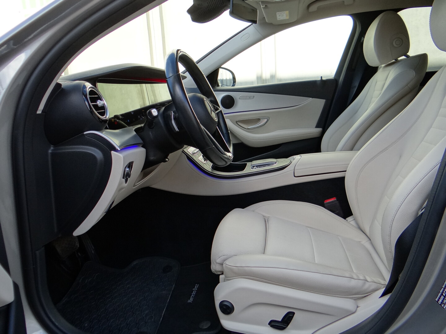 Mercedes-Benz E220 4Matic AMG - foto 23