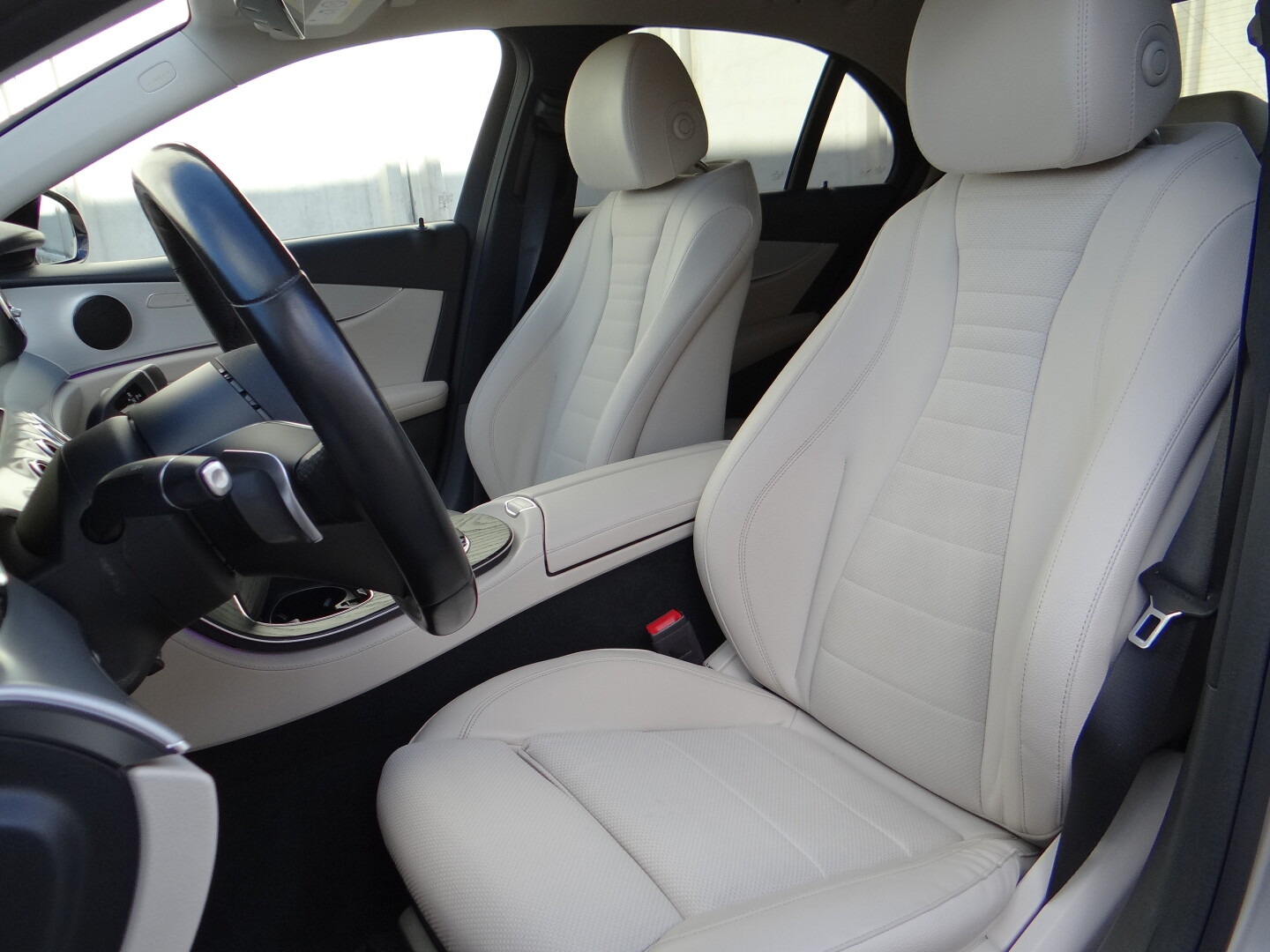 Mercedes-Benz E220 4Matic AMG - foto 24