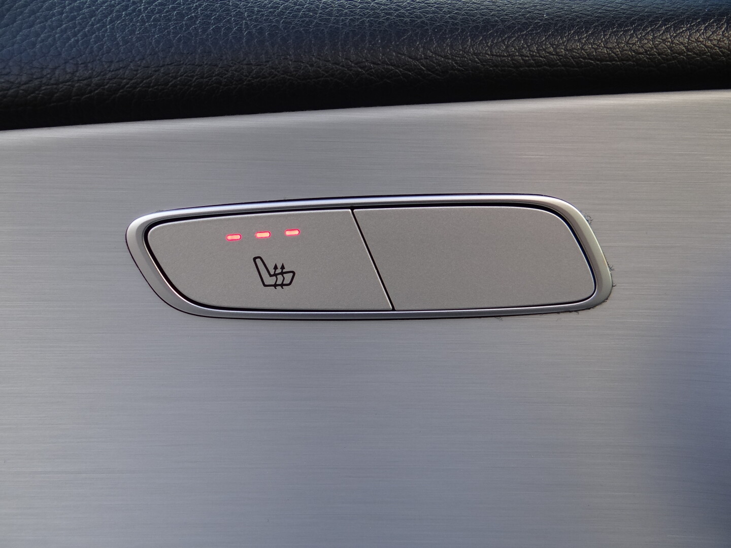 Mercedes-Benz E220 4Matic AMG - foto 26