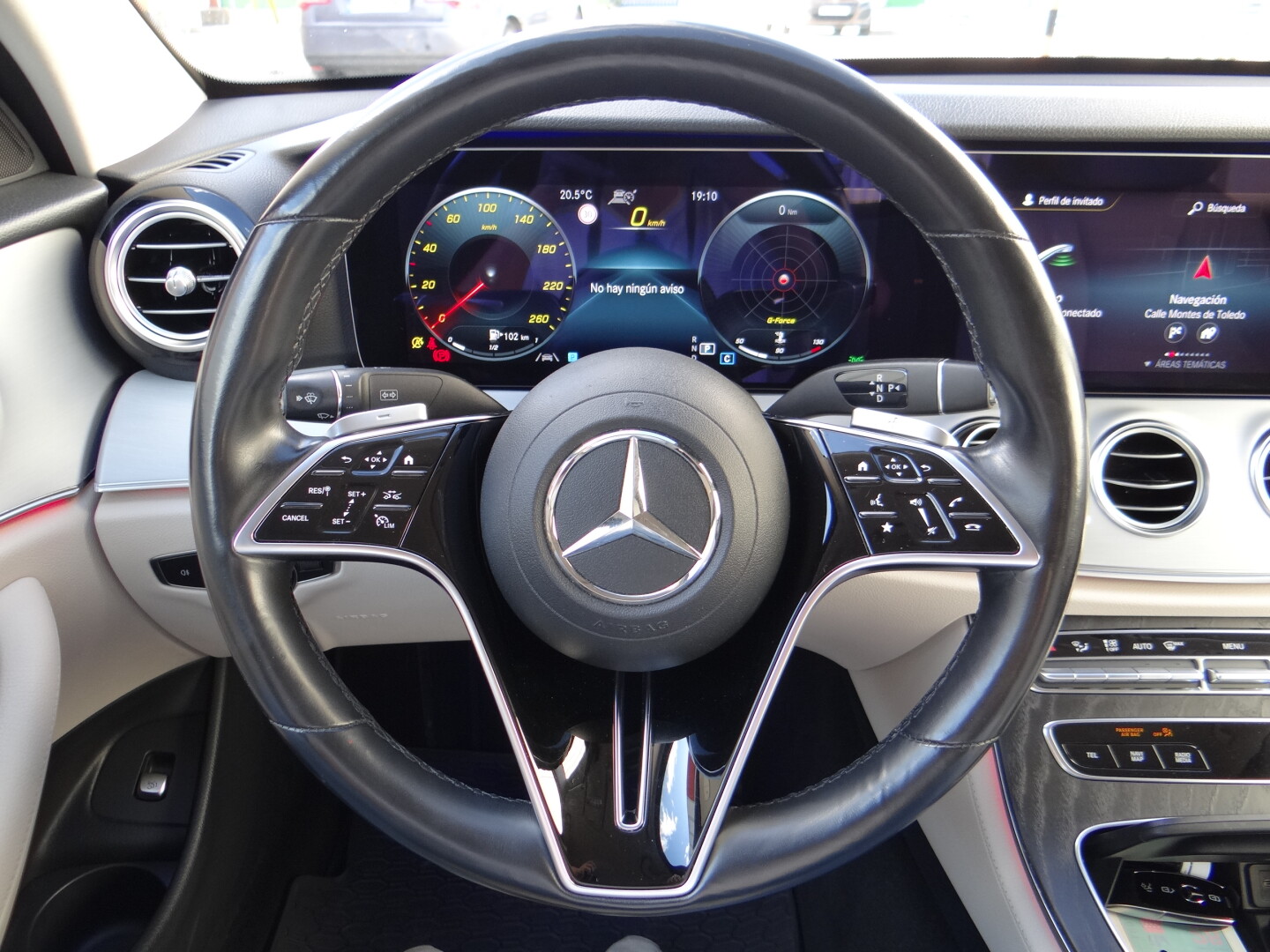 Mercedes-Benz E220 4Matic AMG - foto 13