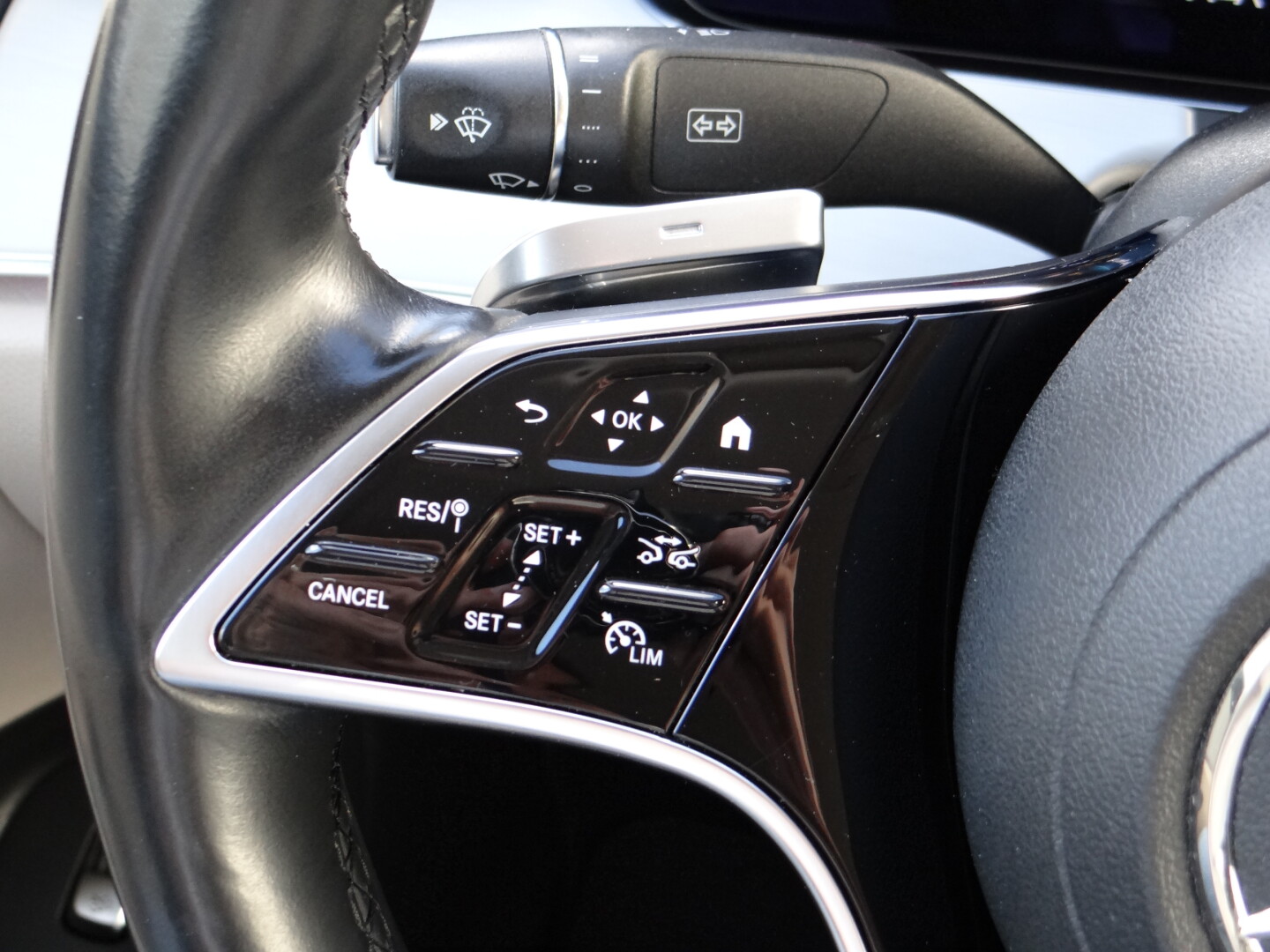 Mercedes-Benz E220 4Matic AMG - foto 28