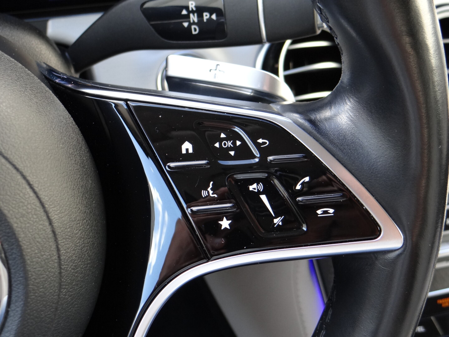 Mercedes-Benz E220 4Matic AMG - foto 29