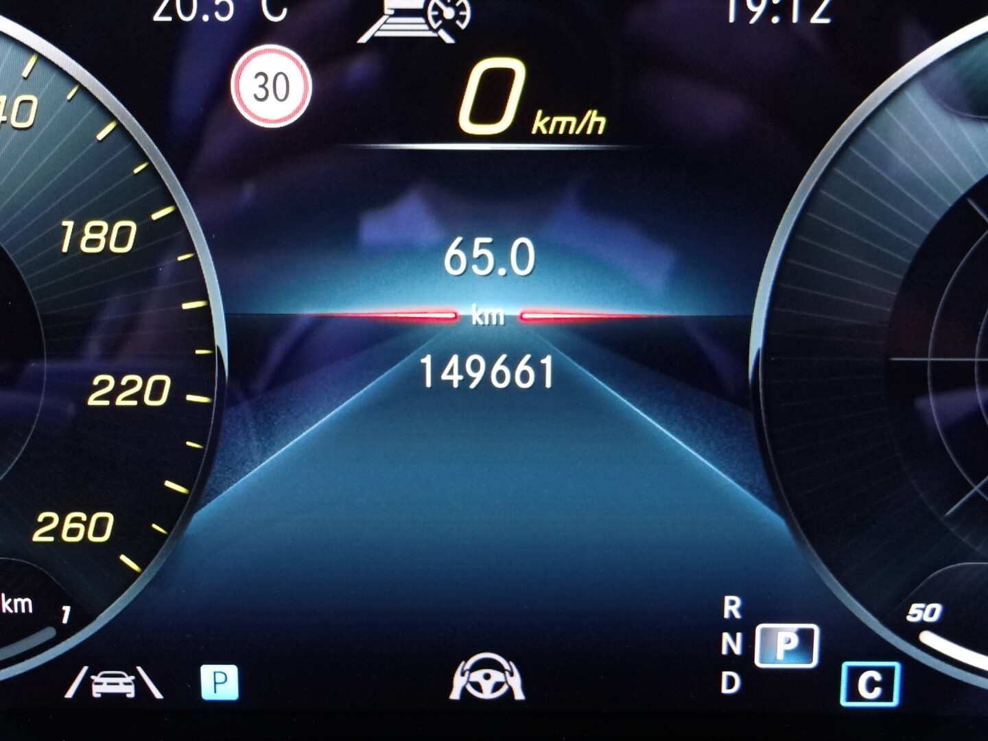Mercedes-Benz E220 4Matic AMG - foto 32