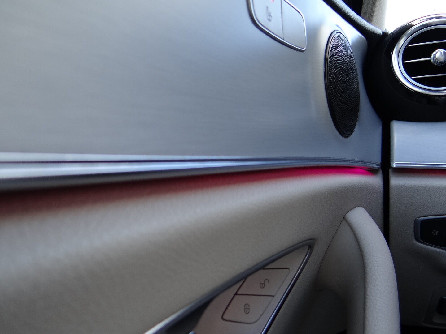 Mercedes-Benz E220 4Matic AMG - foto 33