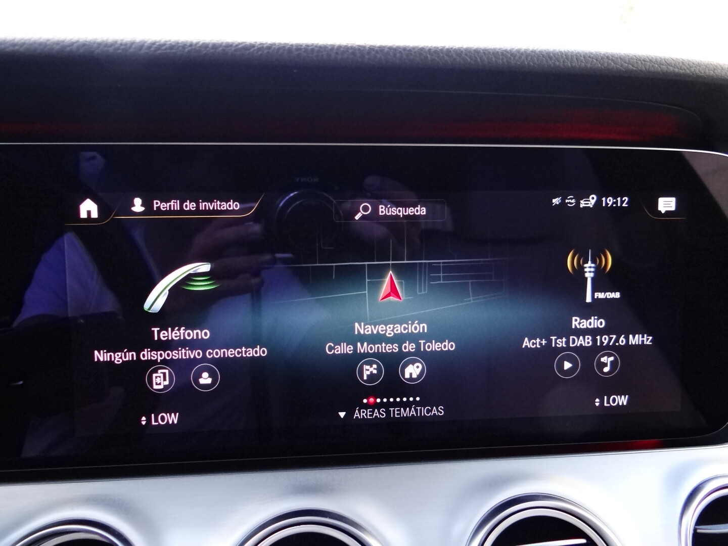 Mercedes-Benz E220 4Matic AMG - foto 34