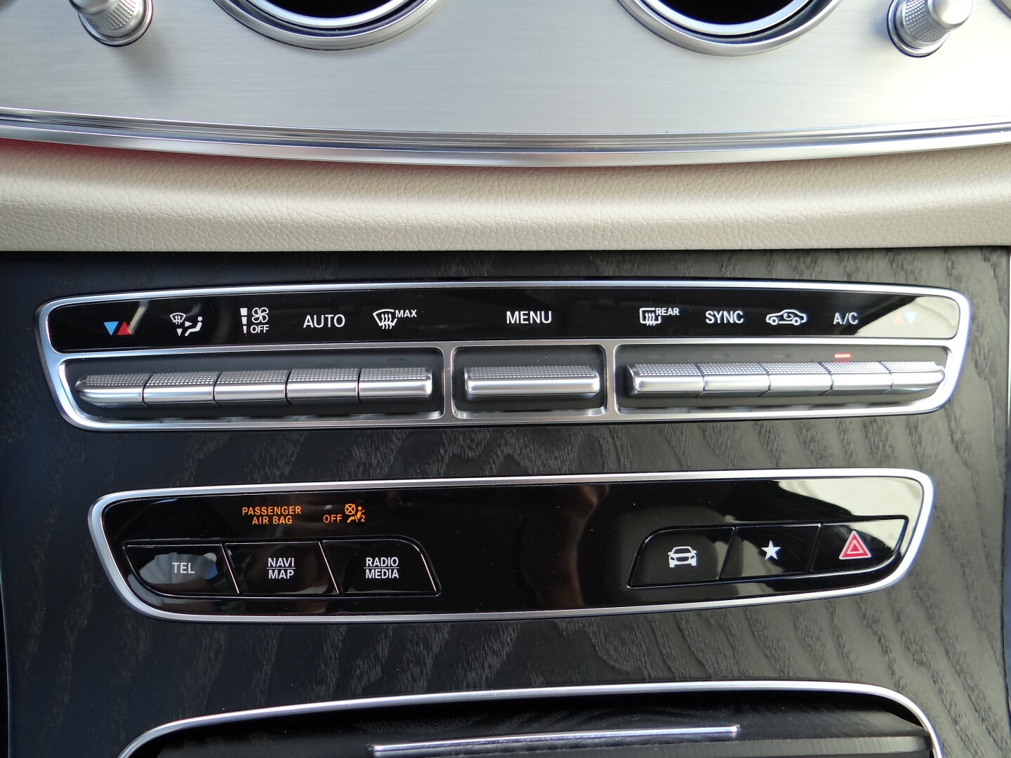 Mercedes-Benz E220 4Matic AMG - foto 38