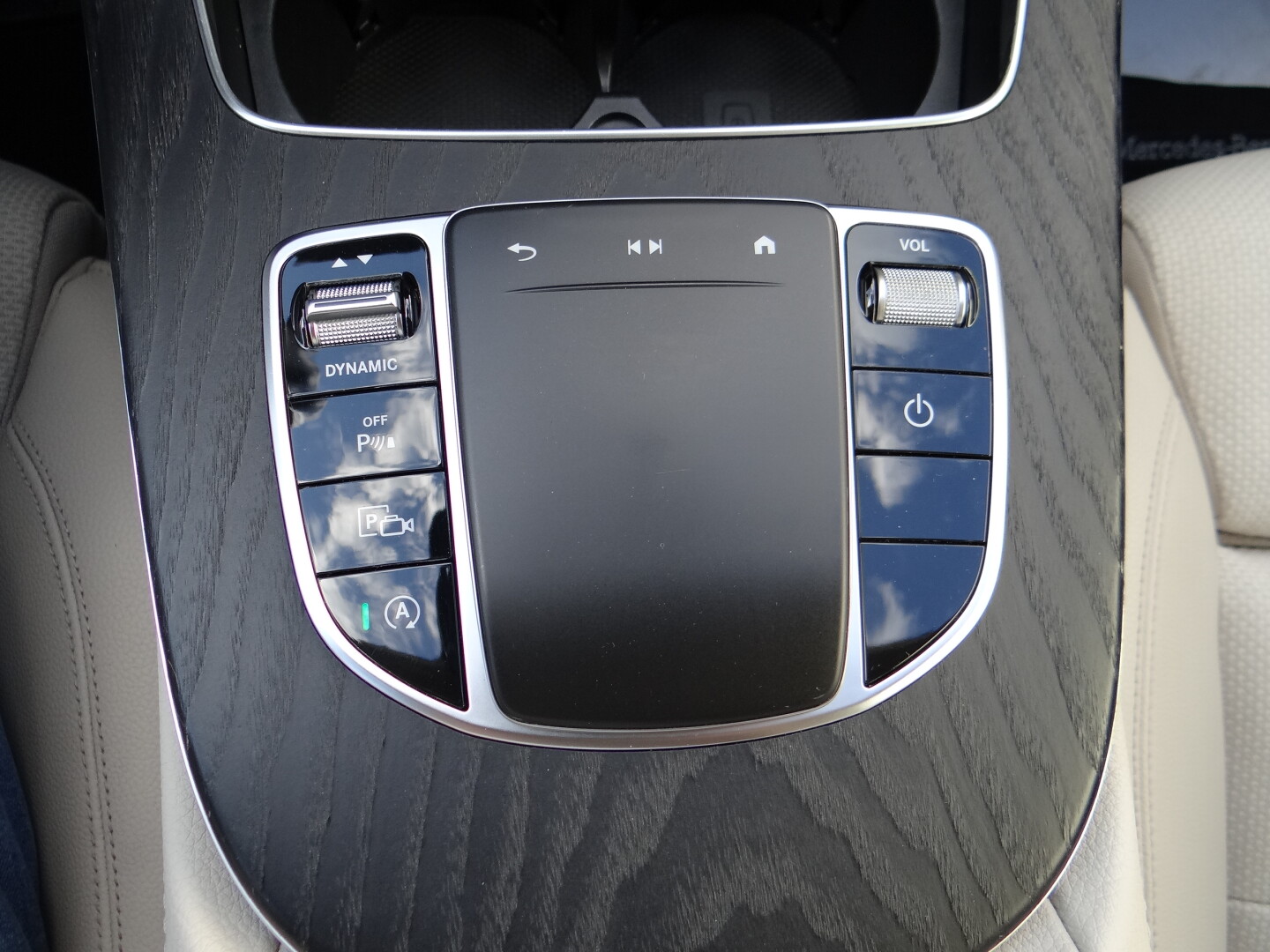Mercedes-Benz E220 4Matic AMG - foto 40