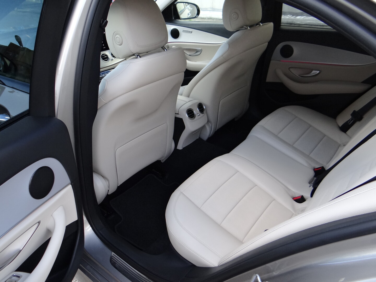 Mercedes-Benz E220 4Matic AMG - foto 43