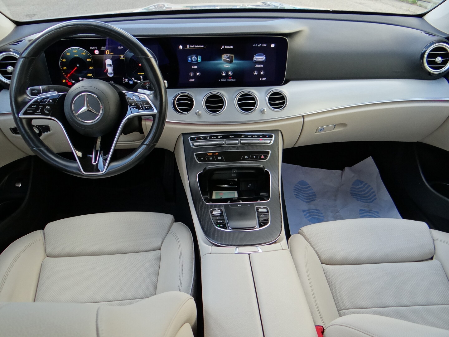 Mercedes-Benz E220 4Matic AMG - foto 14