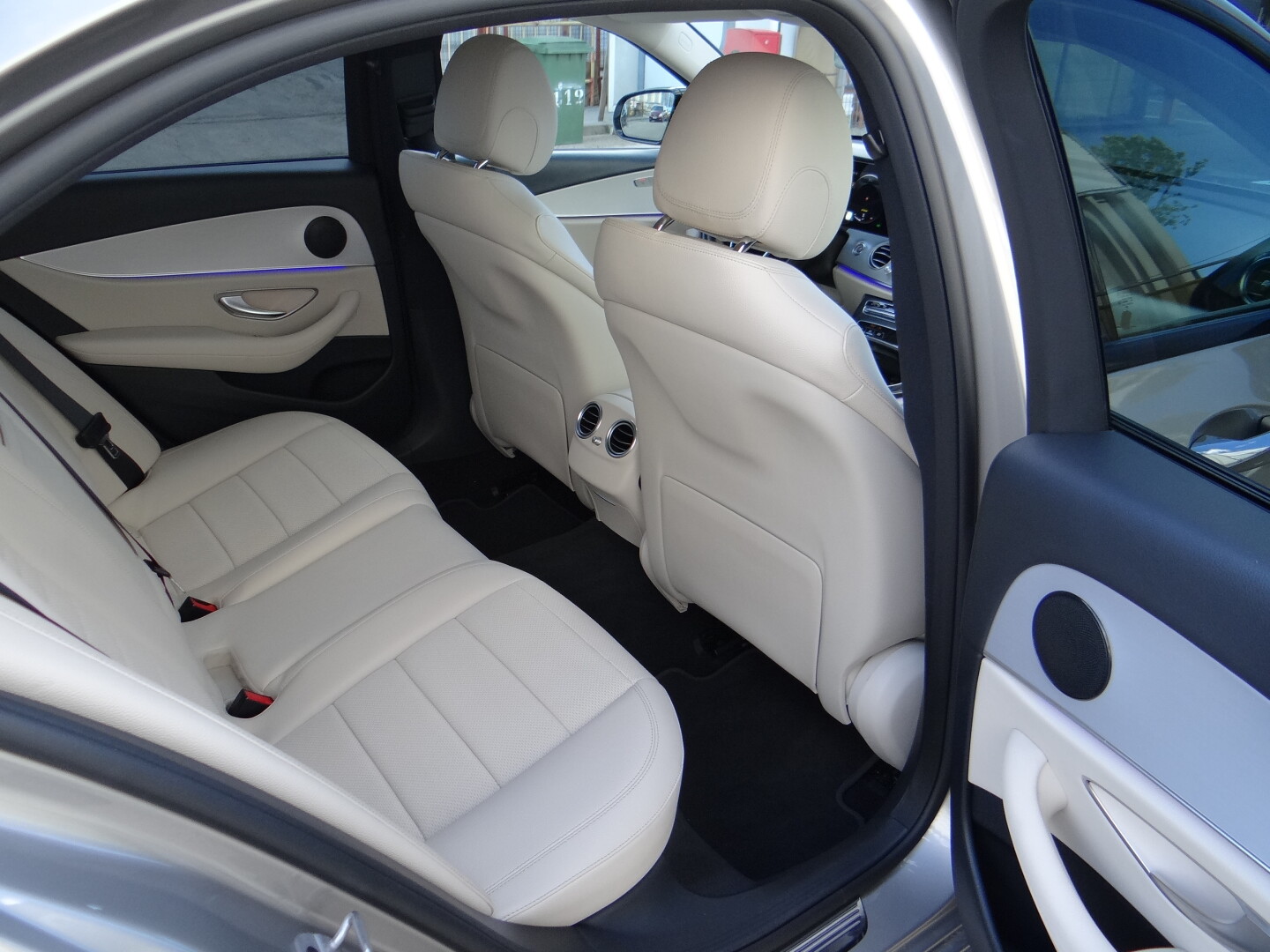 Mercedes-Benz E220 4Matic AMG - foto 48