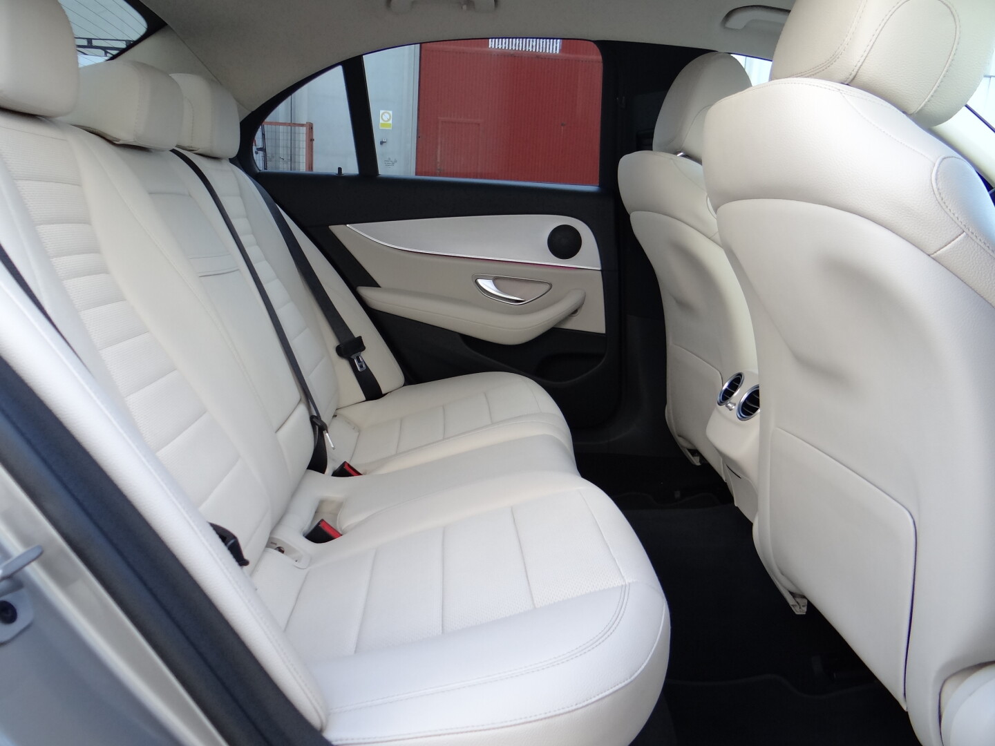 Mercedes-Benz E220 4Matic AMG - foto 50