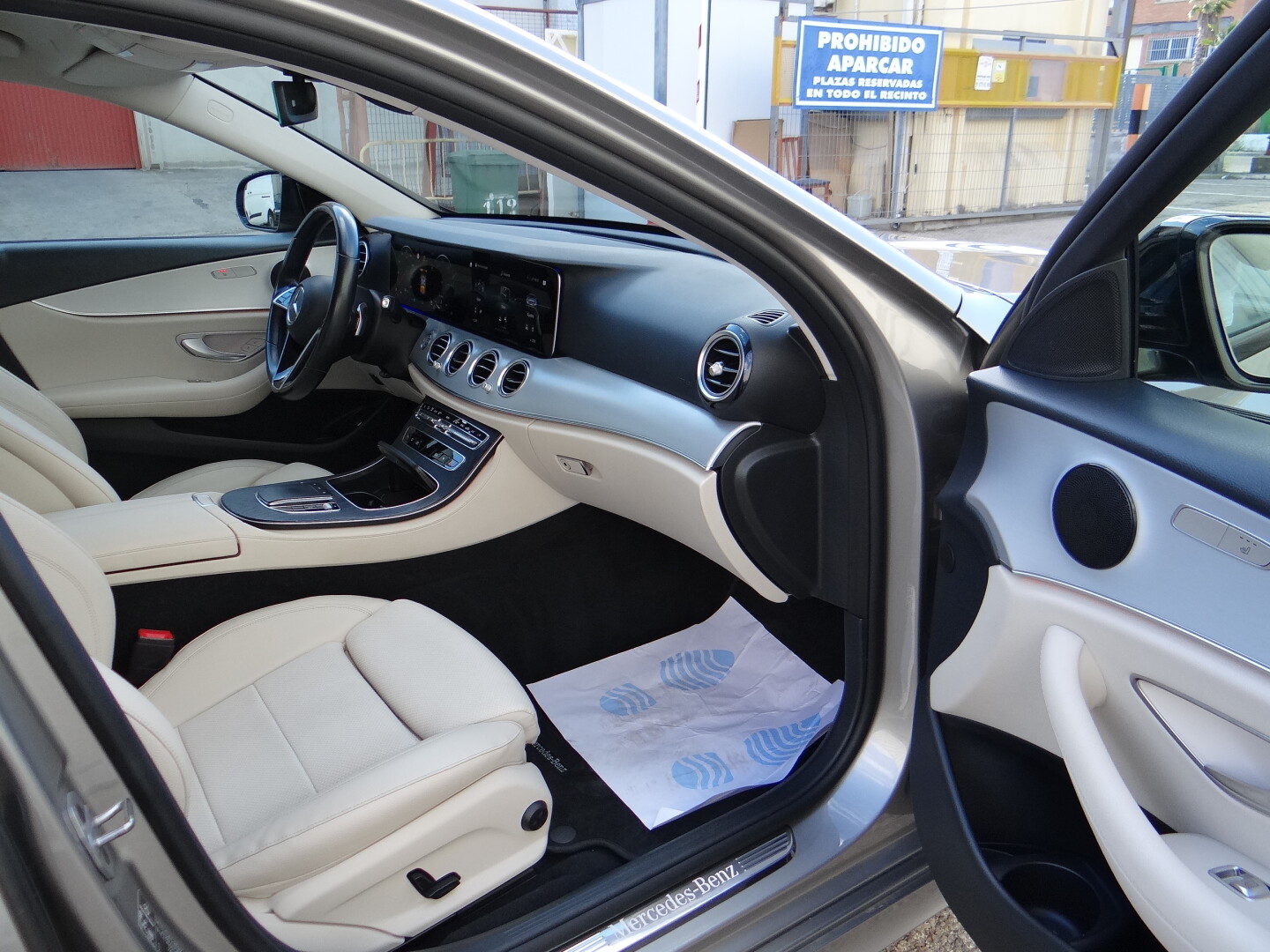 Mercedes-Benz E220 4Matic AMG - foto 51
