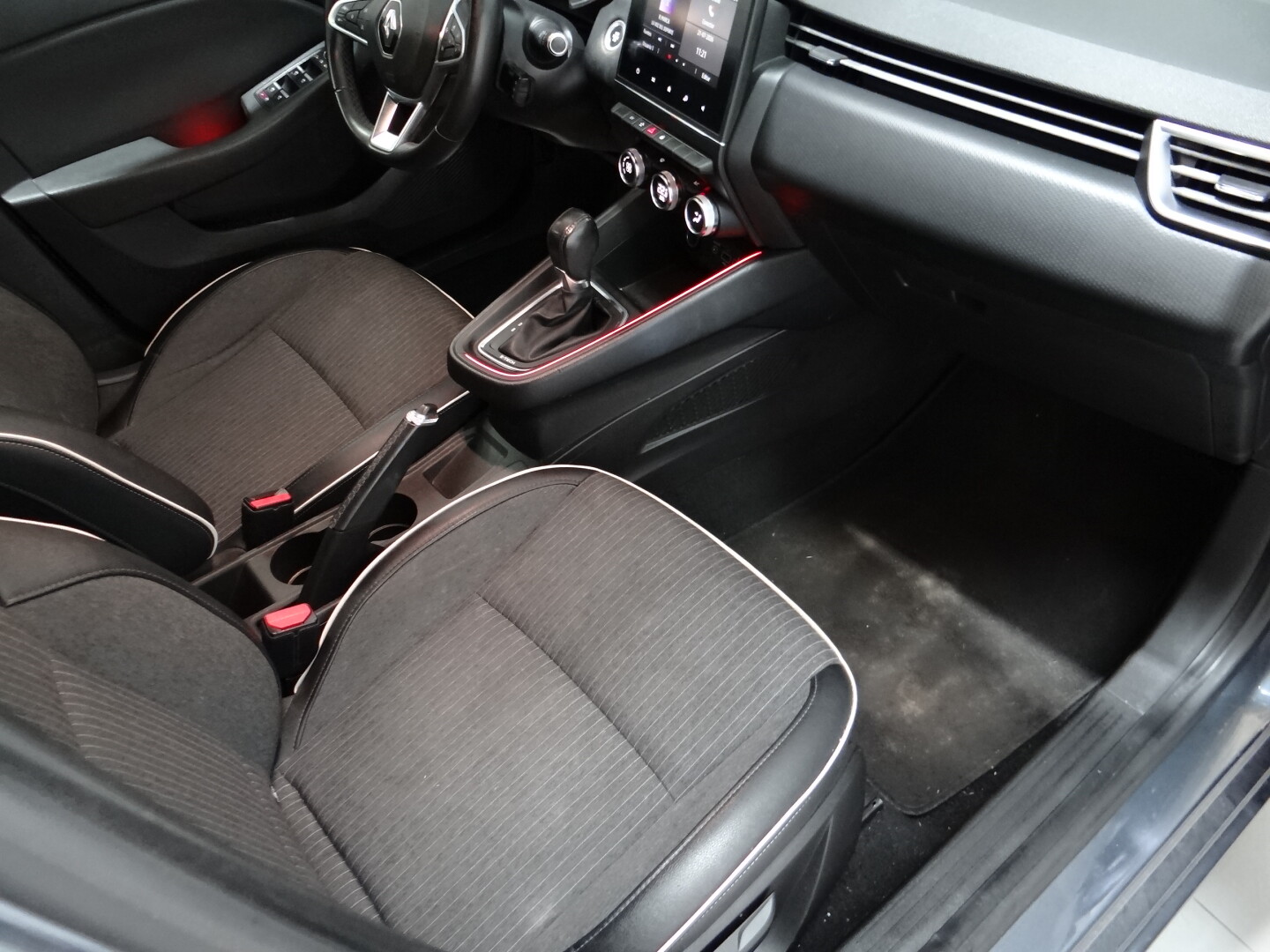 Renault Clio Intens eTech - foto 44