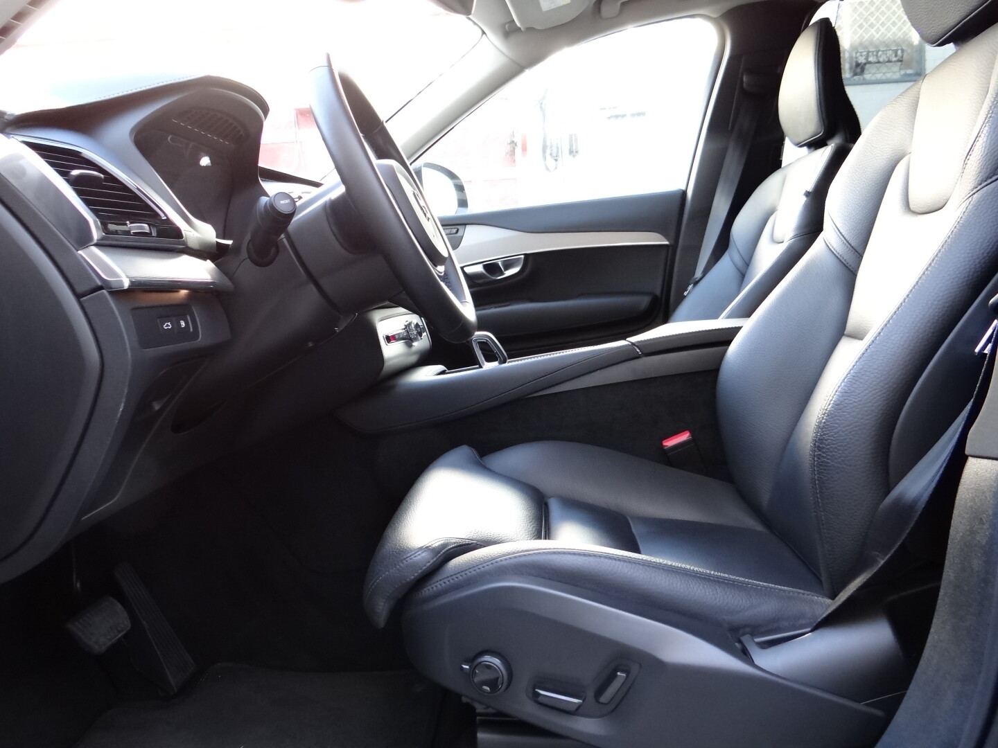 Volvo XC90 Plus Dark - foto 17