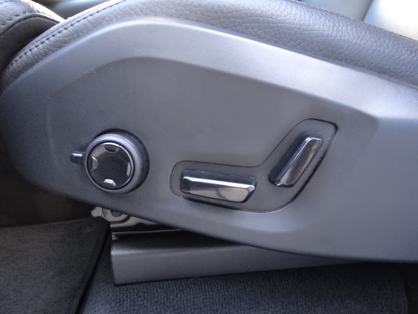 Volvo XC90 Plus Dark - foto 21