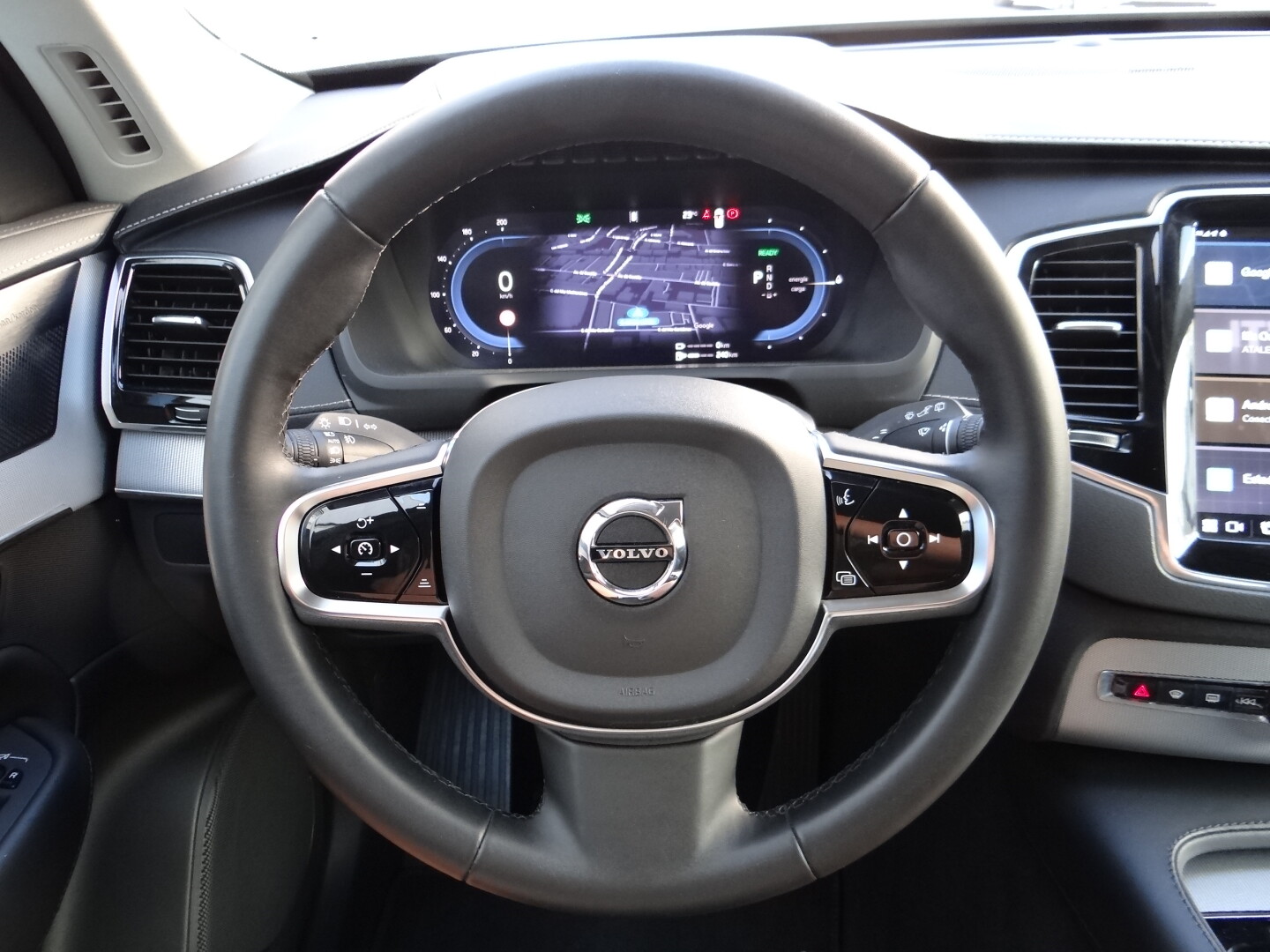 Volvo XC90 Plus Dark - foto 23