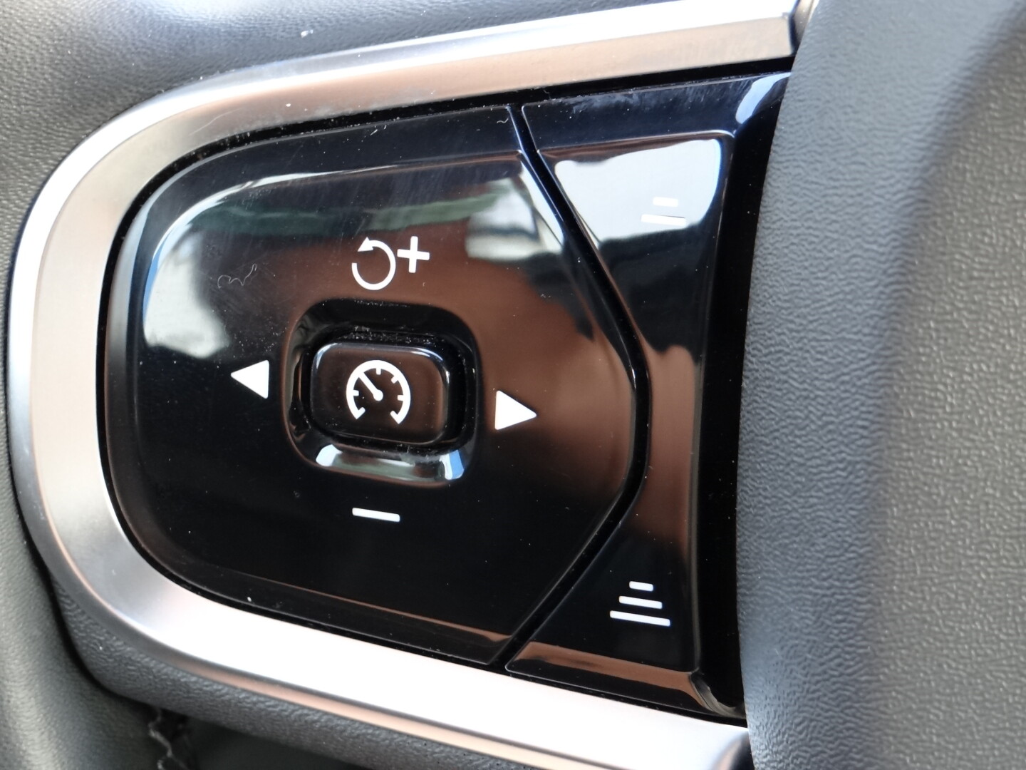 Volvo XC90 Plus Dark - foto 24